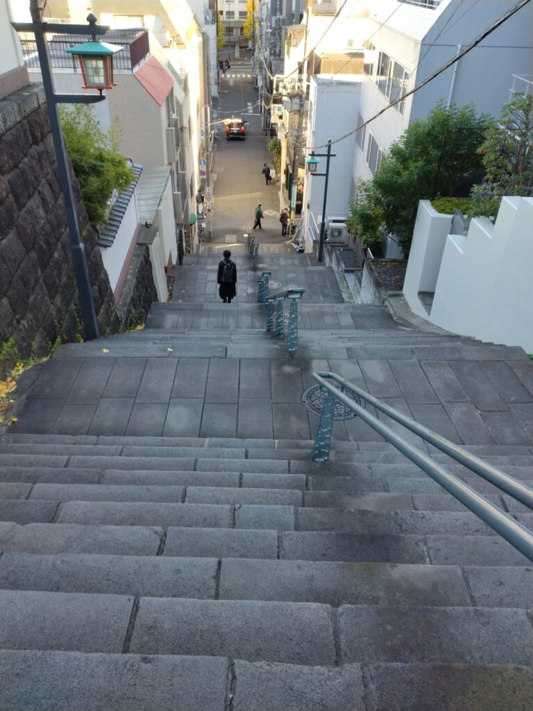 神田明神名物の急階段「男坂」